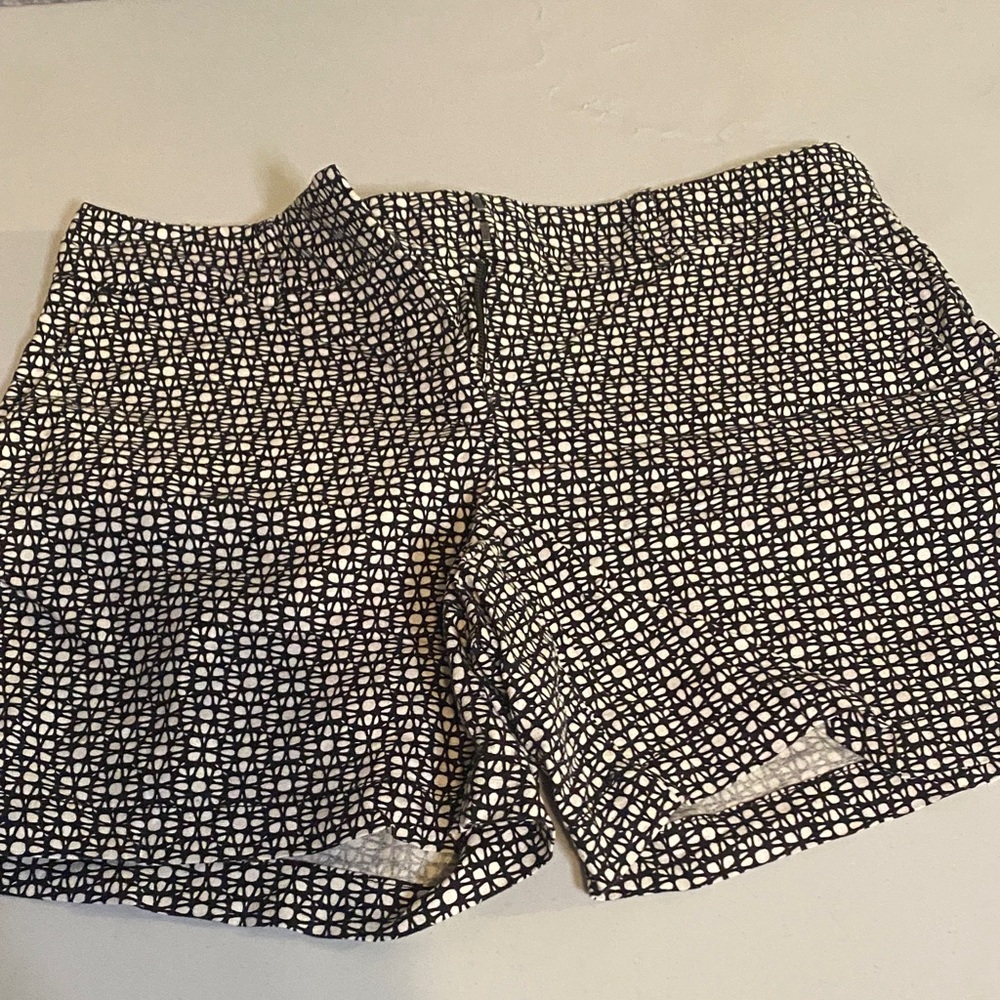 🍄Women's Black and White Patterned Shorts